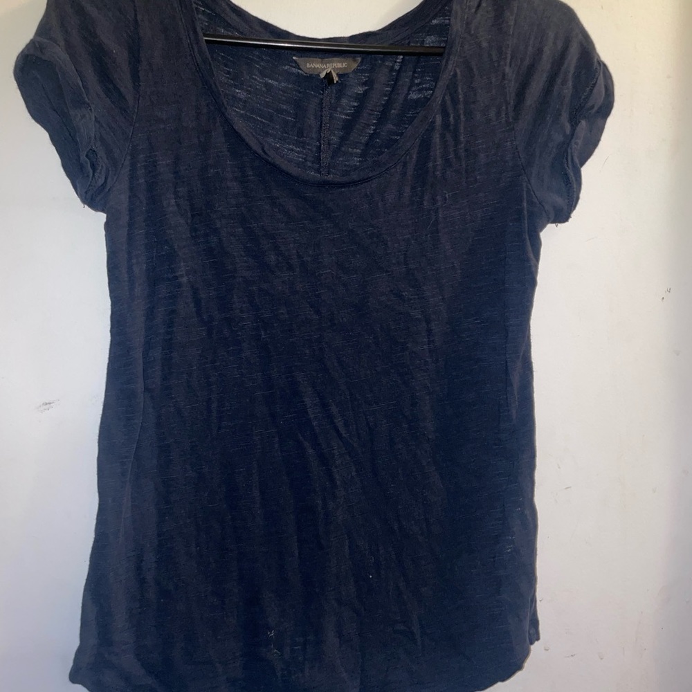 Long sleeved dark blue t-shirt.
